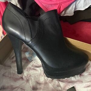 Jennifer Lopez Black Heeled Boots